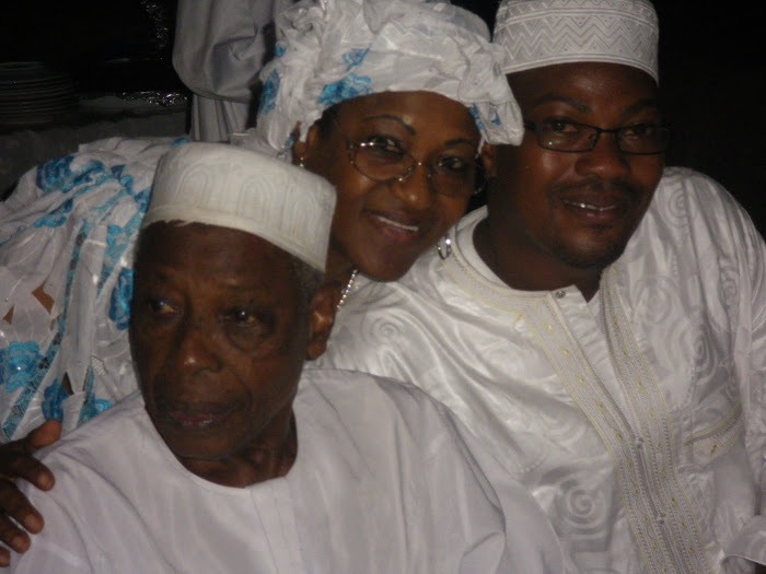 Gaoussou Touré, Mariam & Issiaka — Le patriarche entouré de sa fille et de son fils